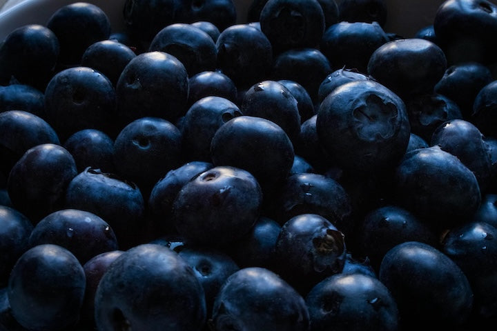 antioxidant-rich blueberries for skin health